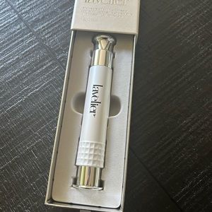 Lavelier instant eye wrinkle corrector